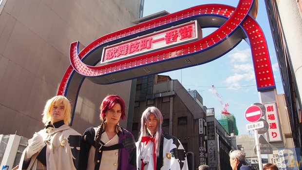 【半岛平台在线登入】雷锋日刘媛媛演唱新歌《学做雷锋》(图2) 半岛平台在线登入