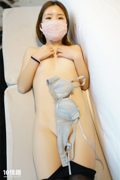 “半岛(中国)”金美儿受邀ZHANGSHUAI 大秀 笑称好友太火私下合影都要排号(图1) 半岛(中国)